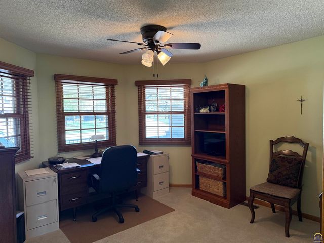 3349 SW McClure CT, Topeka, KS 66614