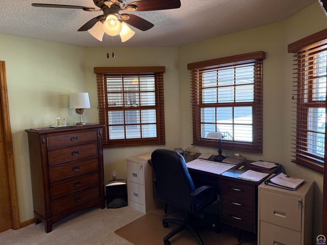 3349 SW McClure CT, Topeka, KS 66614