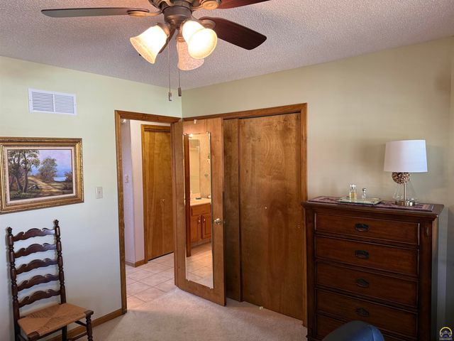 3349 SW McClure CT, Topeka, KS 66614