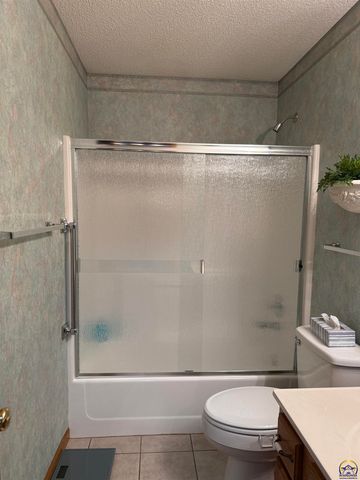 3349 SW McClure CT, Topeka, KS 66614