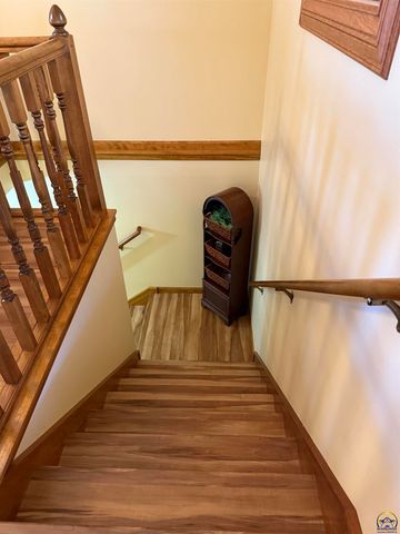 3349 SW McClure CT, Topeka, KS 66614