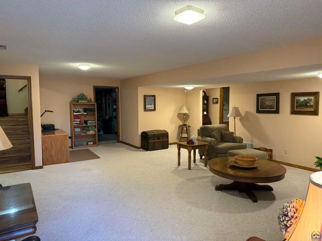 3349 SW McClure CT, Topeka, KS 66614