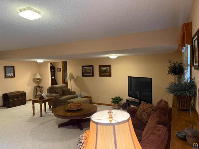 3349 SW McClure CT, Topeka, KS 66614