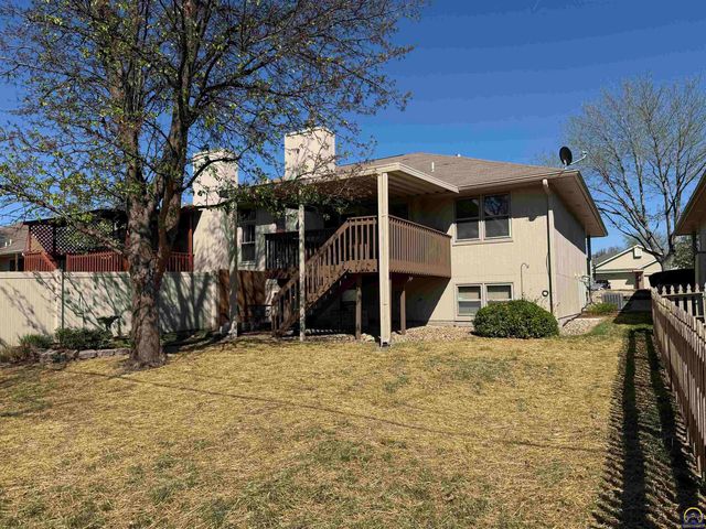 3349 SW McClure CT, Topeka, KS 66614