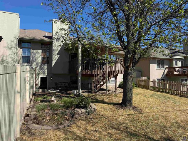 3349 SW McClure CT, Topeka, KS 66614
