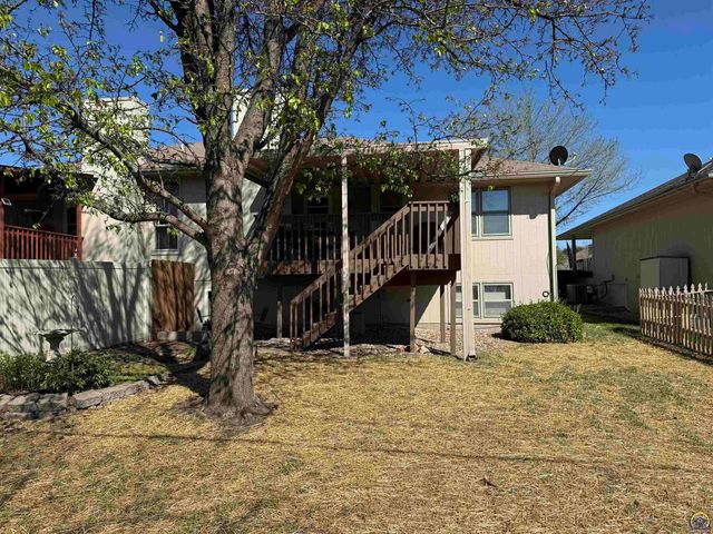 3349 SW McClure CT, Topeka, KS 66614