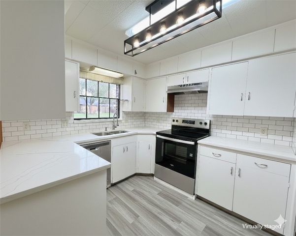 138 E Janin Circ, Portland, TX 78374