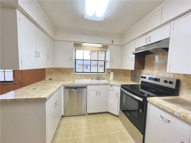 138 E Janin Circ, Portland, TX 78374