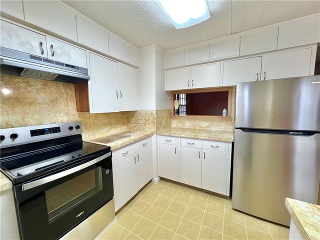 138 E Janin Circ, Portland, TX 78374