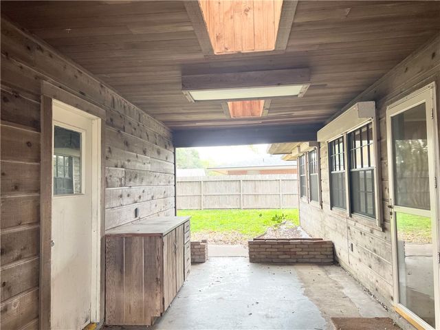 138 E Janin Circ, Portland, TX 78374