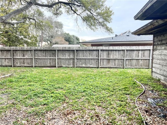 138 E Janin Circ, Portland, TX 78374