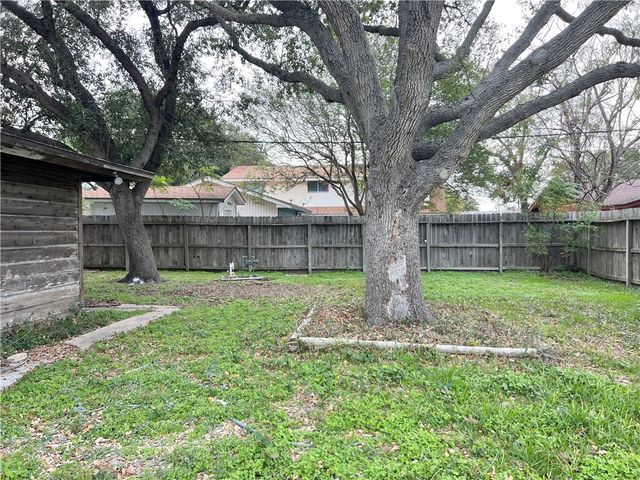 138 E Janin Circ, Portland, TX 78374