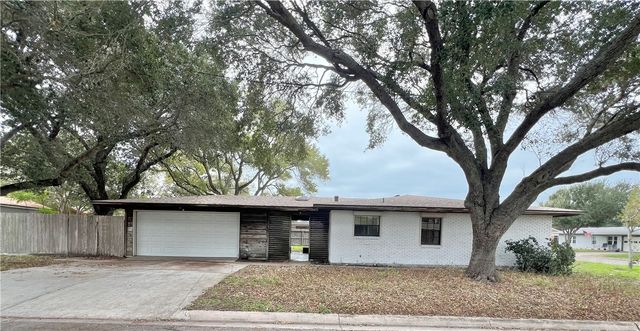 138 E Janin Circ, Portland, TX 78374