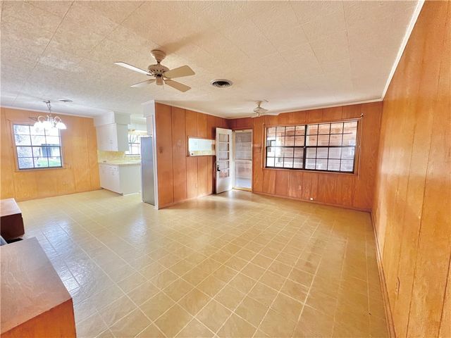 138 E Janin Circ, Portland, TX 78374