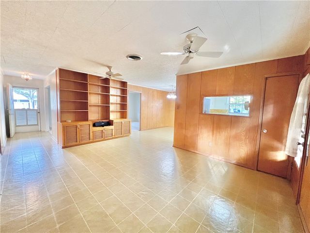 138 E Janin Circ, Portland, TX 78374