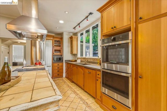 1631 La Vereda Rd, Berkeley, CA 94709
