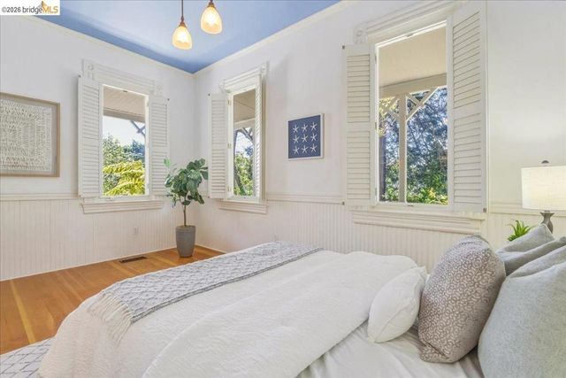 1631 La Vereda Rd, Berkeley, CA 94709