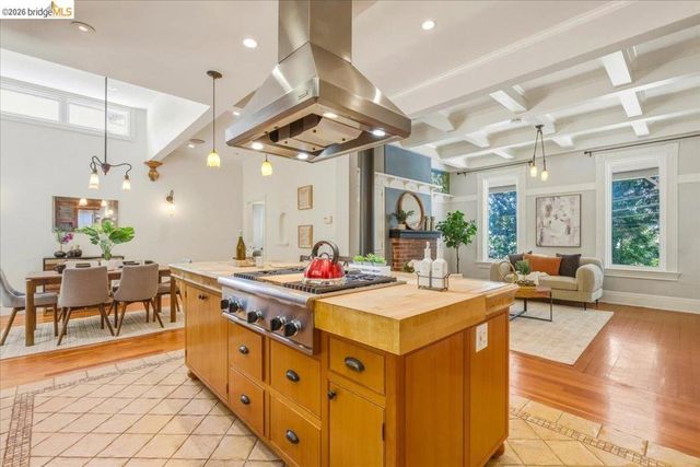 1631 La Vereda Rd, Berkeley, CA 94709
