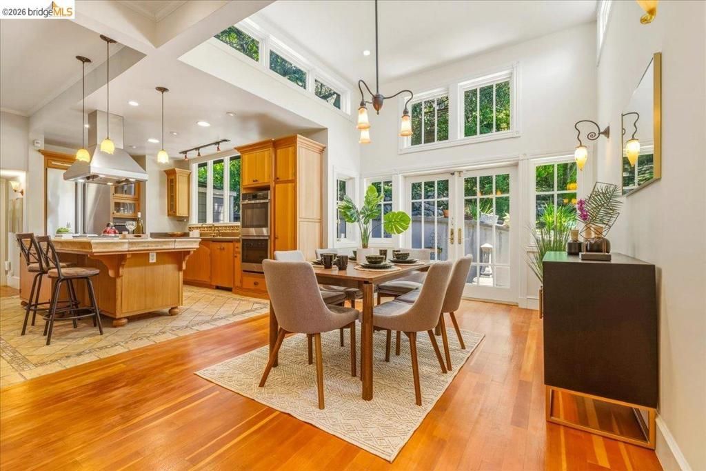 Image 12 of property listing at 1631 La Vereda Rd, Berkeley, CA 94709