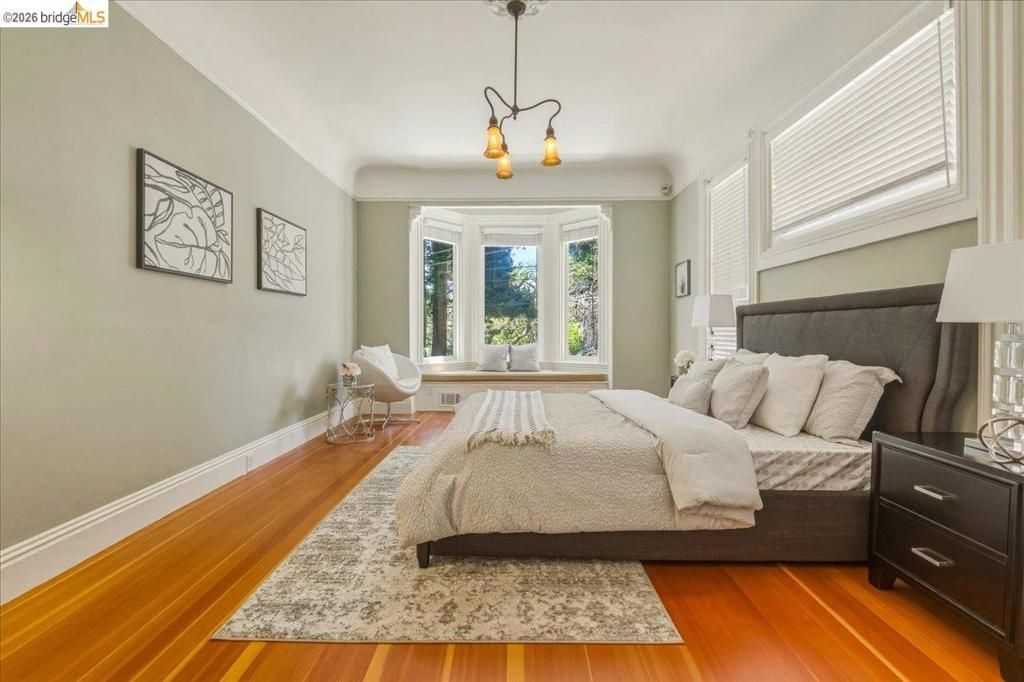 Image 20 of property listing at 1631 La Vereda Rd, Berkeley, CA 94709