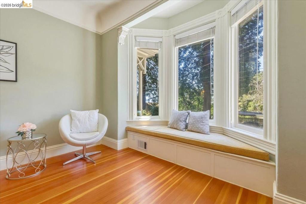 Image 21 of property listing at 1631 La Vereda Rd, Berkeley, CA 94709