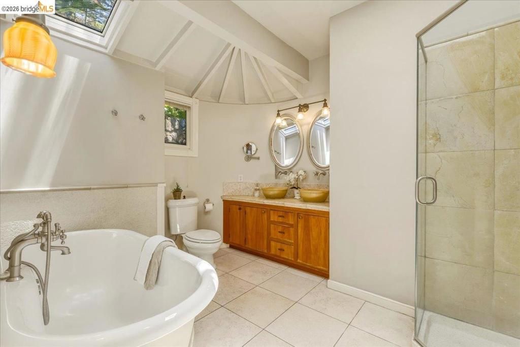 Image 23 of property listing at 1631 La Vereda Rd, Berkeley, CA 94709