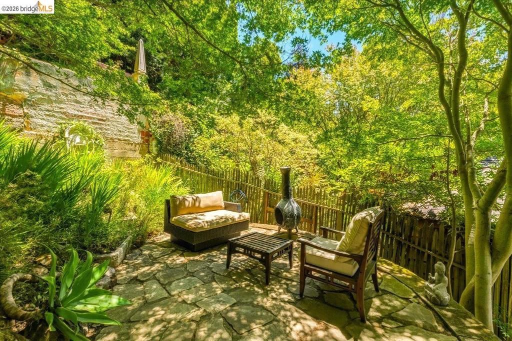 Image 26 of property listing at 1631 La Vereda Rd, Berkeley, CA 94709