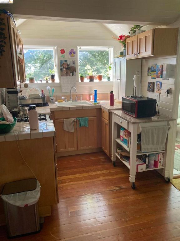 Image 31 of property listing at 1631 La Vereda Rd, Berkeley, CA 94709