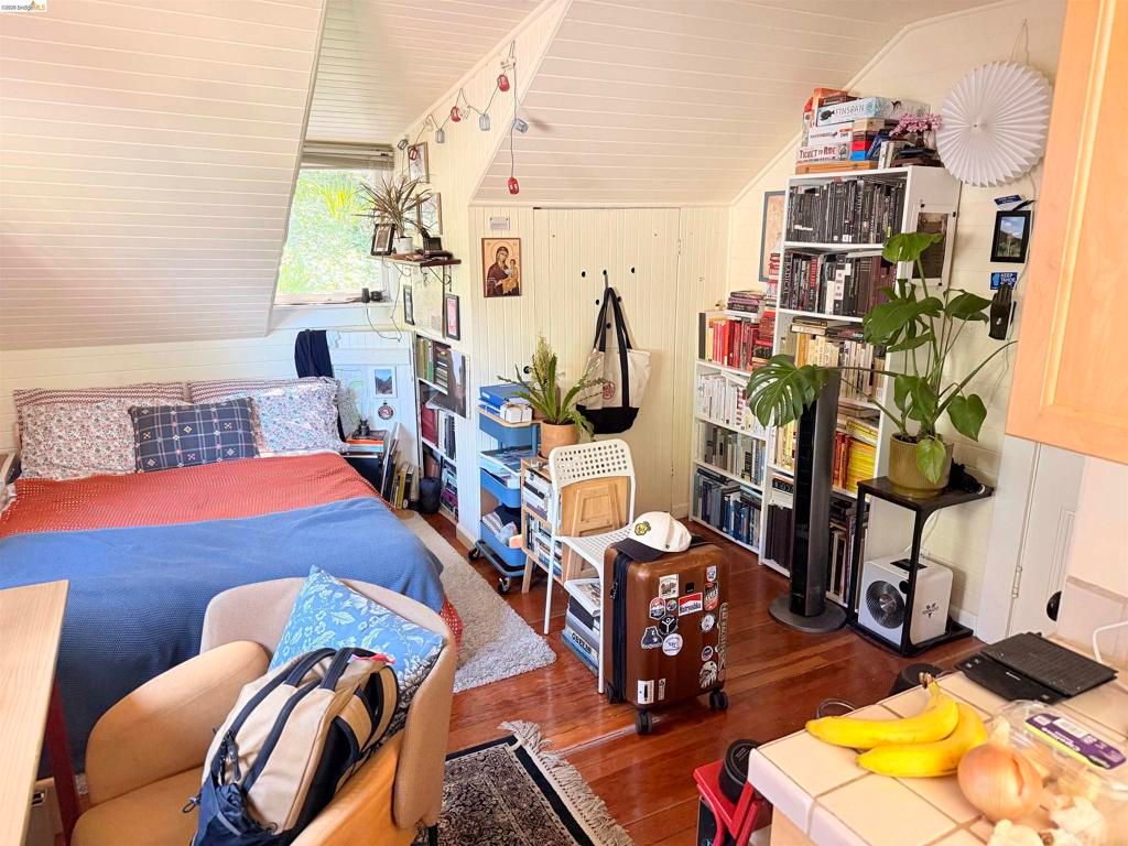 Image 33 of property listing at 1631 La Vereda Rd, Berkeley, CA 94709