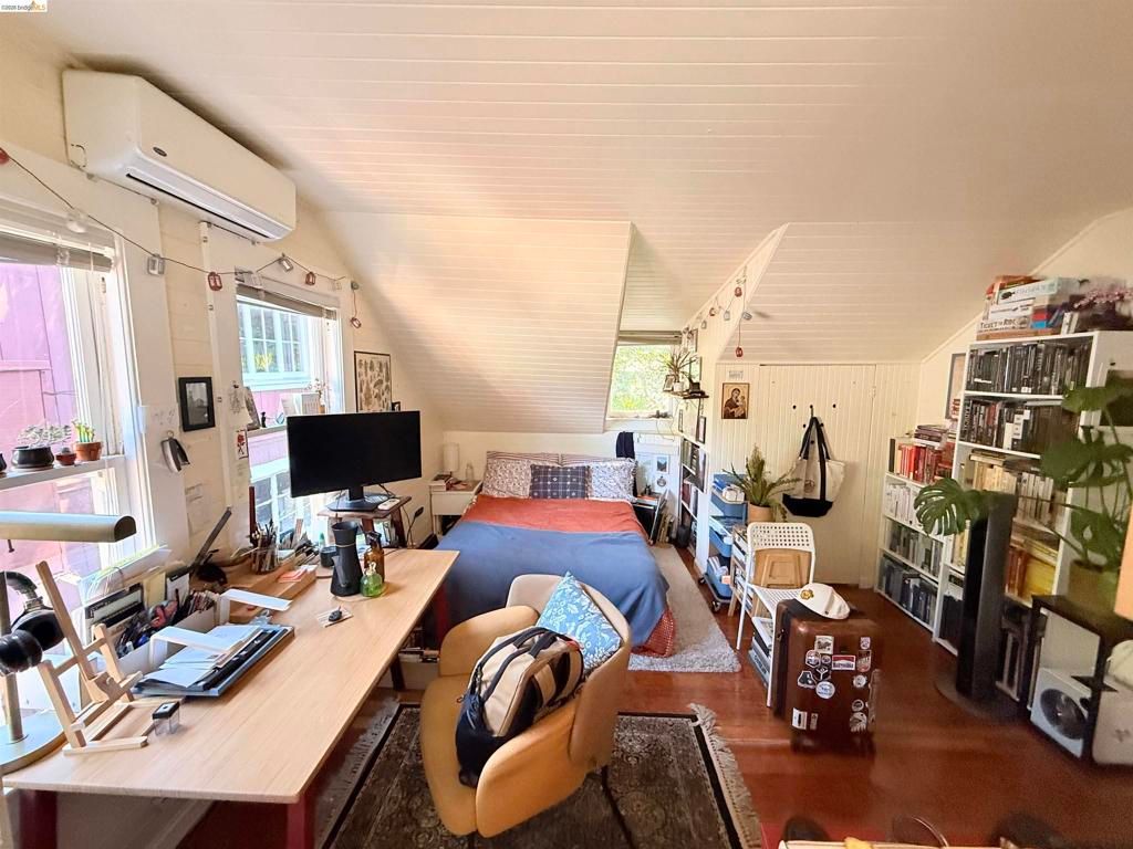 Image 34 of property listing at 1631 La Vereda Rd, Berkeley, CA 94709