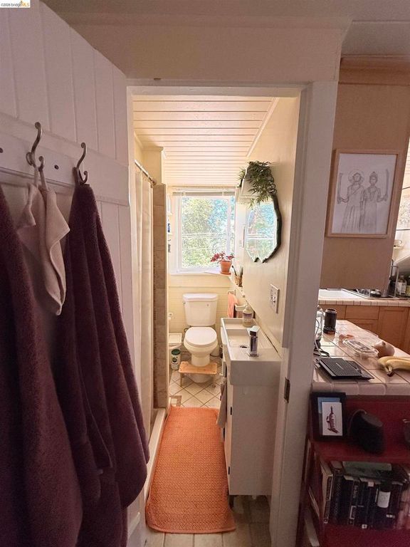 Image 37 of property listing at 1631 La Vereda Rd, Berkeley, CA 94709