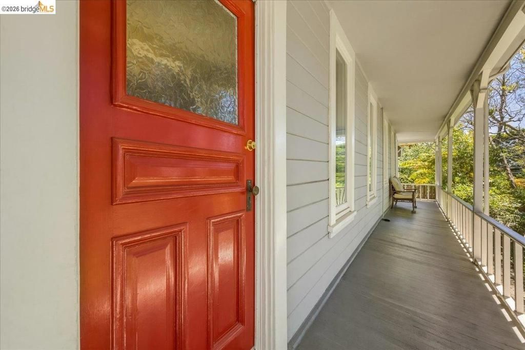 Image 4 of property listing at 1631 La Vereda Rd, Berkeley, CA 94709