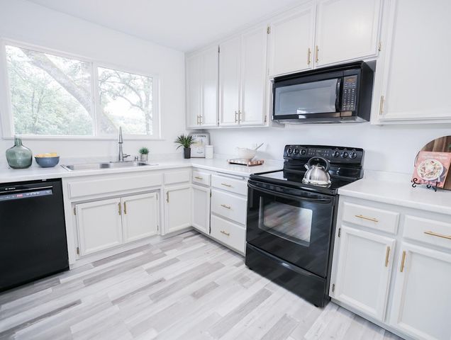 4175 Helen Ln, Auburn, CA 95602