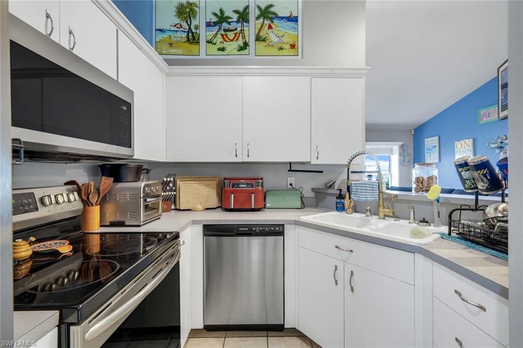 Image 11 of property listing at 1923 SW 26th TER, Cape Coral, FL 33914