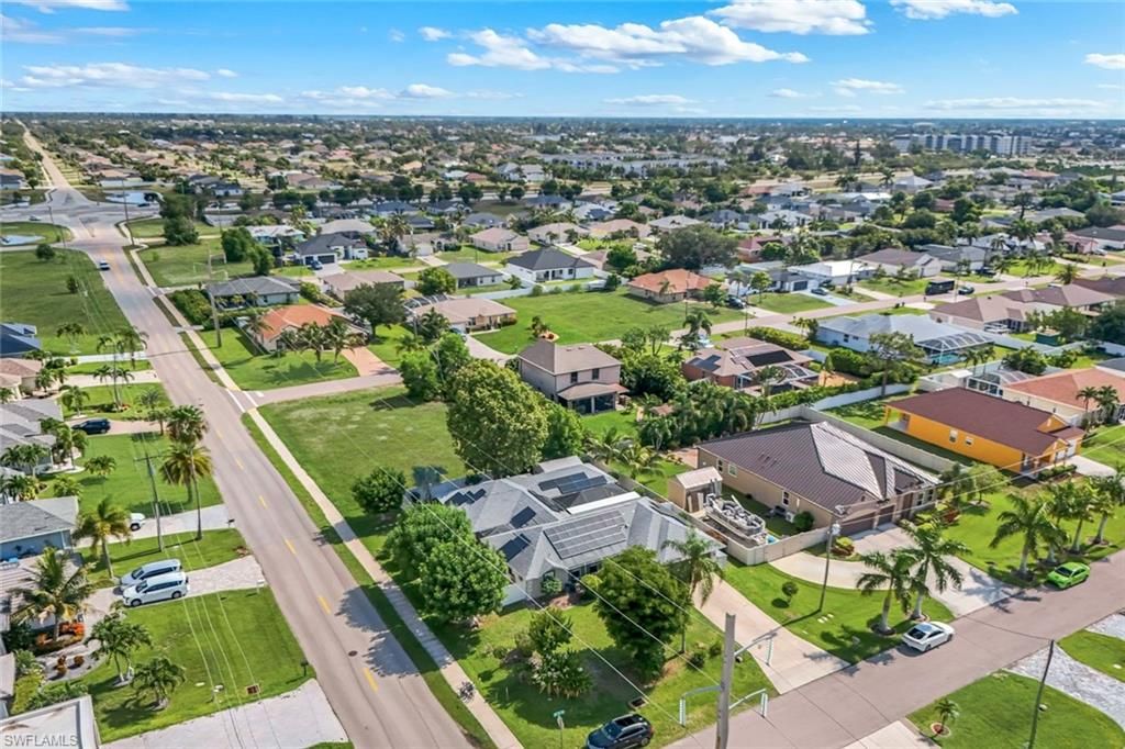 Image 5 of property listing at 1923 SW 26th TER, Cape Coral, FL 33914