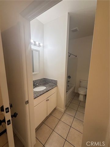 419 W 5th 7, Long Beach, CA 90802