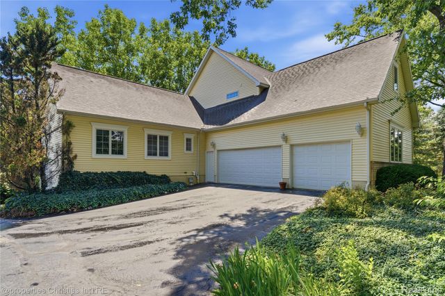 4462 Lily Drive, Oceola Township, MI 48843