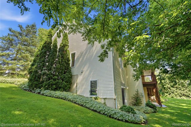 4462 Lily Drive, Oceola Township, MI 48843