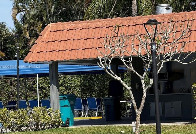 400 S Hollybrook Drive 305, Pembroke Pines, FL 33025