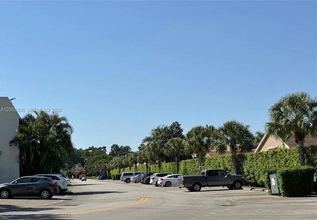 400 S Hollybrook Drive 305, Pembroke Pines, FL 33025