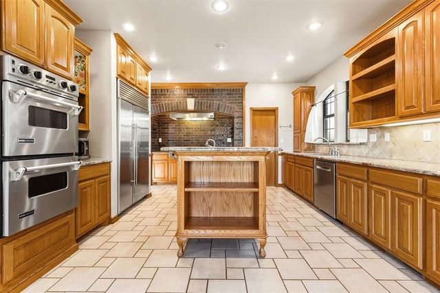 4609 NE Trails End Street, Piedmont, OK 73078