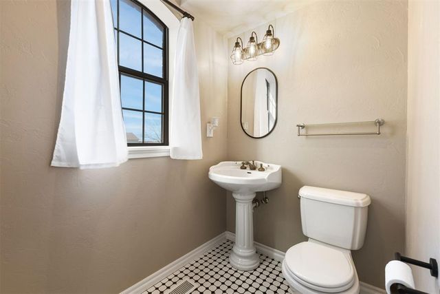 4609 NE Trails End Street, Piedmont, OK 73078