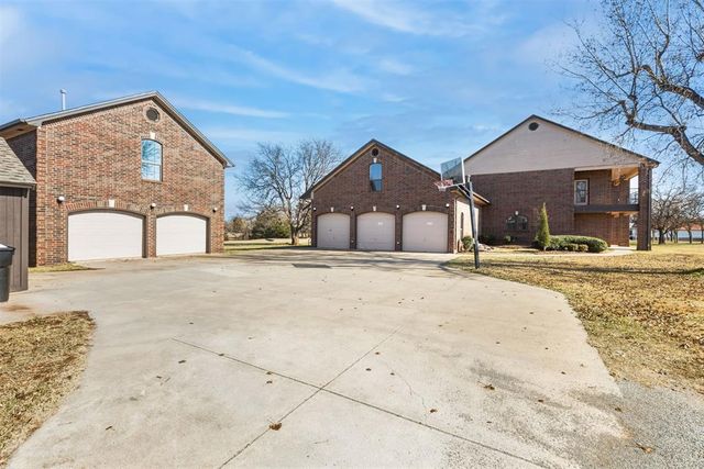 4609 NE Trails End Street, Piedmont, OK 73078