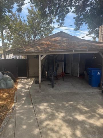 800 W 99th Street, Los Angeles, CA 90044