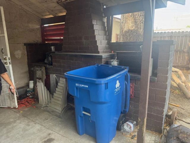 800 W 99th Street, Los Angeles, CA 90044