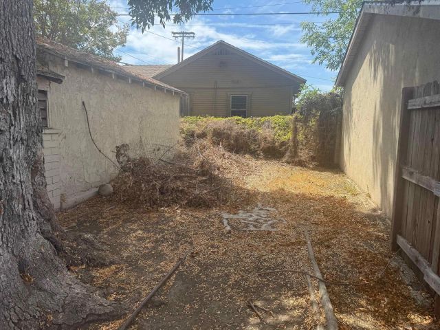 800 W 99th Street, Los Angeles, CA 90044