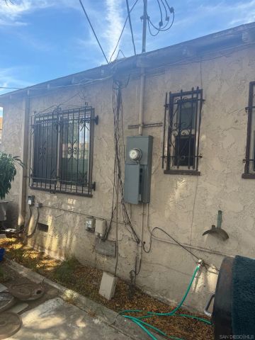 800 W 99th Street, Los Angeles, CA 90044