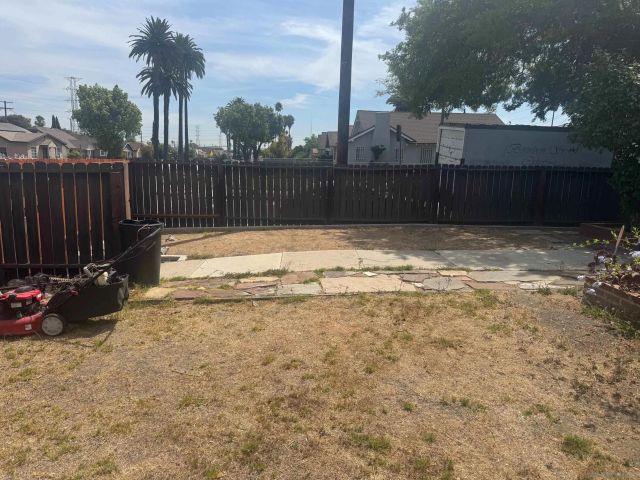 800 W 99th Street, Los Angeles, CA 90044