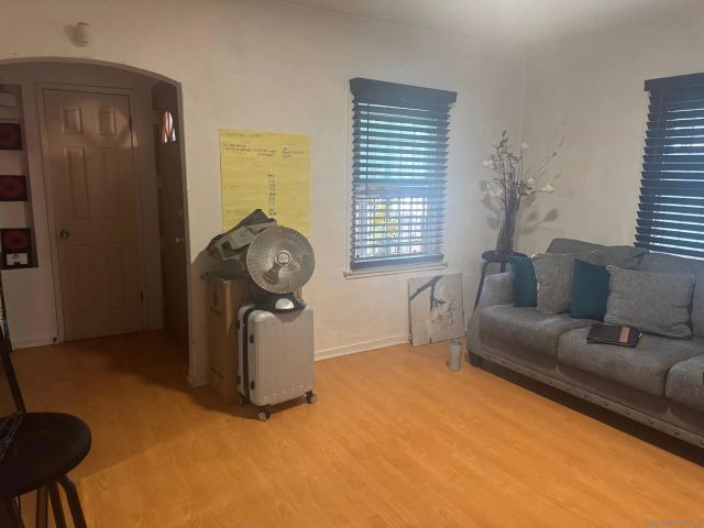 800 W 99th Street, Los Angeles, CA 90044