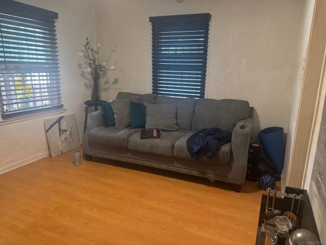 800 W 99th Street, Los Angeles, CA 90044